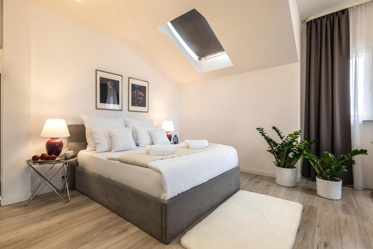 Hotel Sofia By The Railway Station 3*